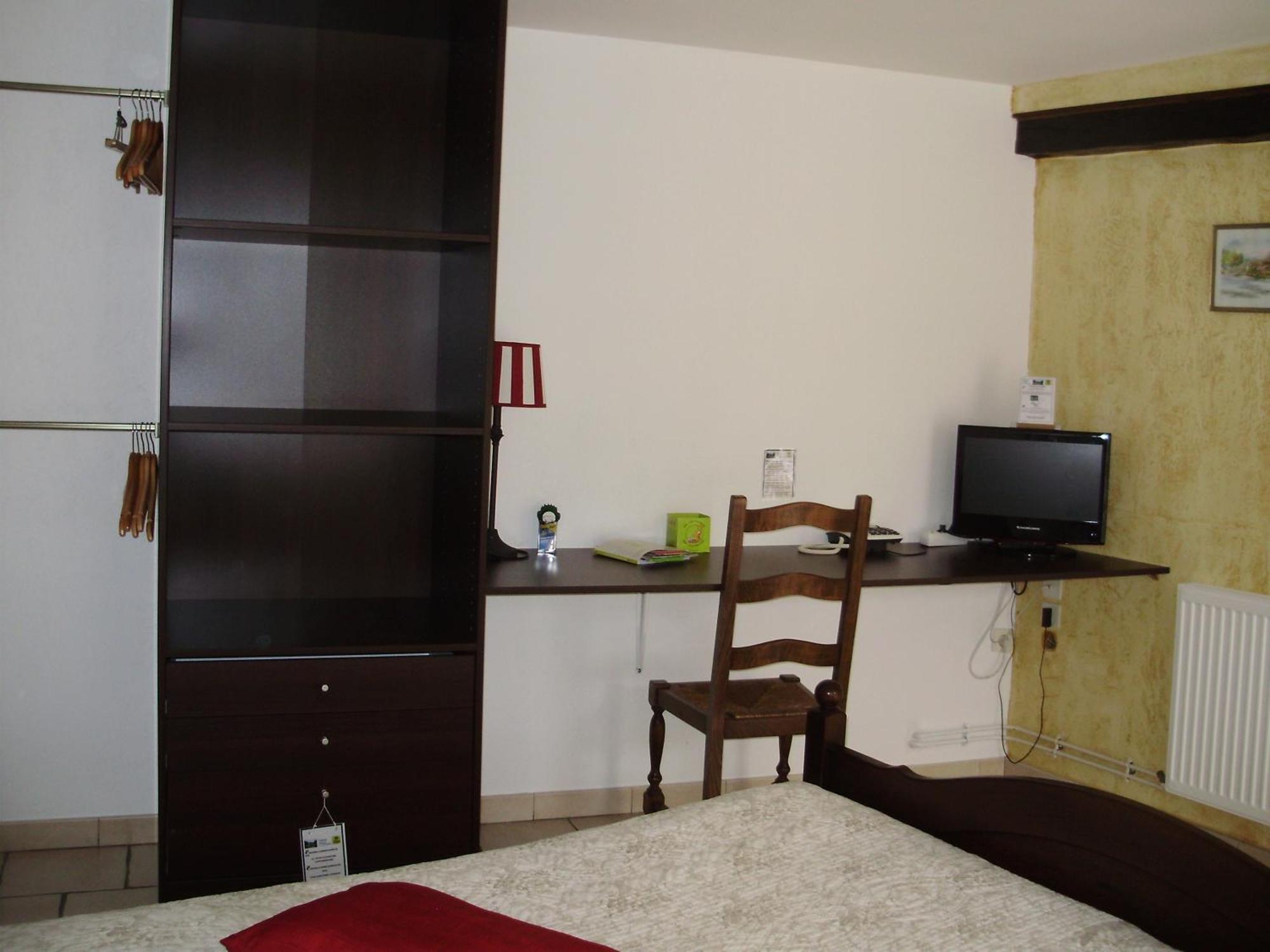 Auberge Du Bord Des Eaux - Demi-Pension Assuree Sur Reservation Saint-Amand-les-Eaux Dış mekan fotoğraf