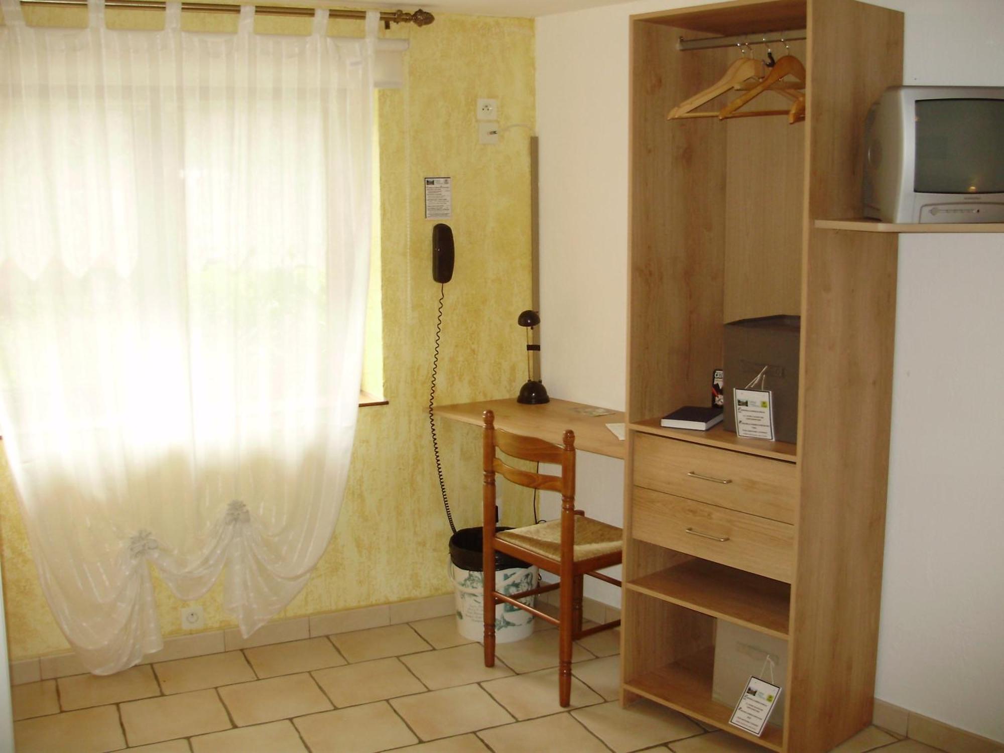 Auberge Du Bord Des Eaux - Demi-Pension Assuree Sur Reservation Saint-Amand-les-Eaux Dış mekan fotoğraf