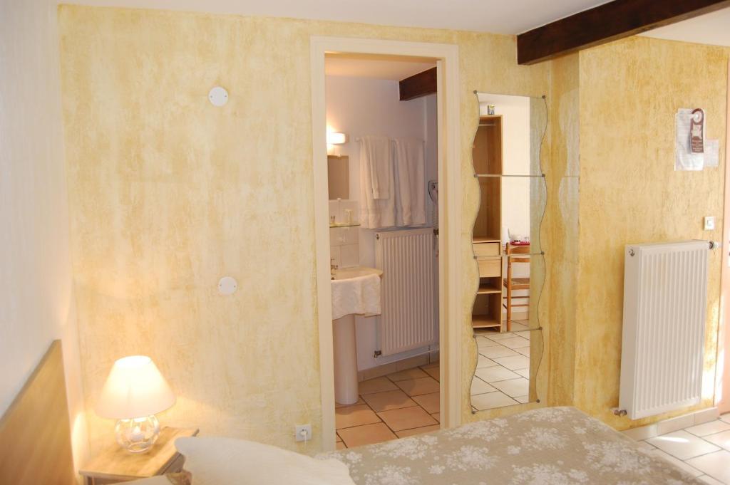 Auberge Du Bord Des Eaux - Demi-Pension Assuree Sur Reservation Saint-Amand-les-Eaux Oda fotoğraf