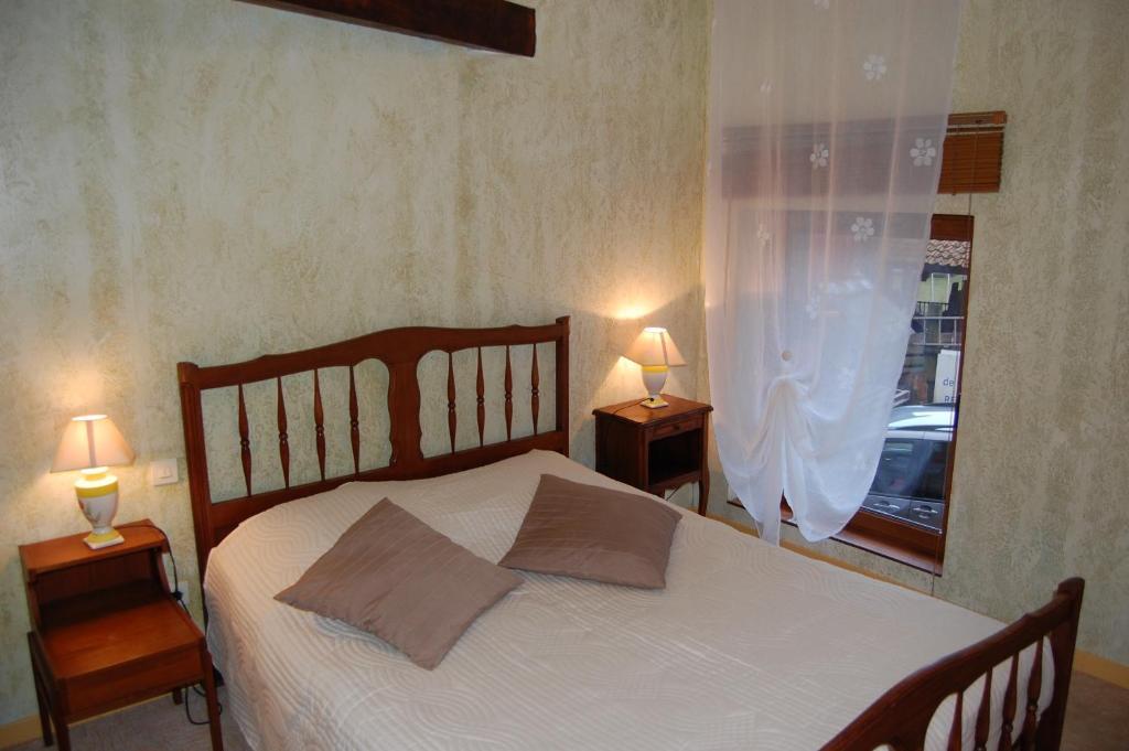 Auberge Du Bord Des Eaux - Demi-Pension Assuree Sur Reservation Saint-Amand-les-Eaux Oda fotoğraf