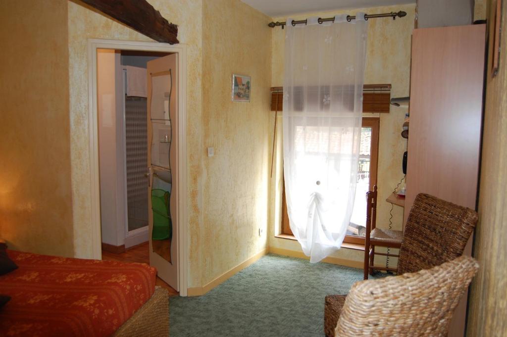 Auberge Du Bord Des Eaux - Demi-Pension Assuree Sur Reservation Saint-Amand-les-Eaux Oda fotoğraf