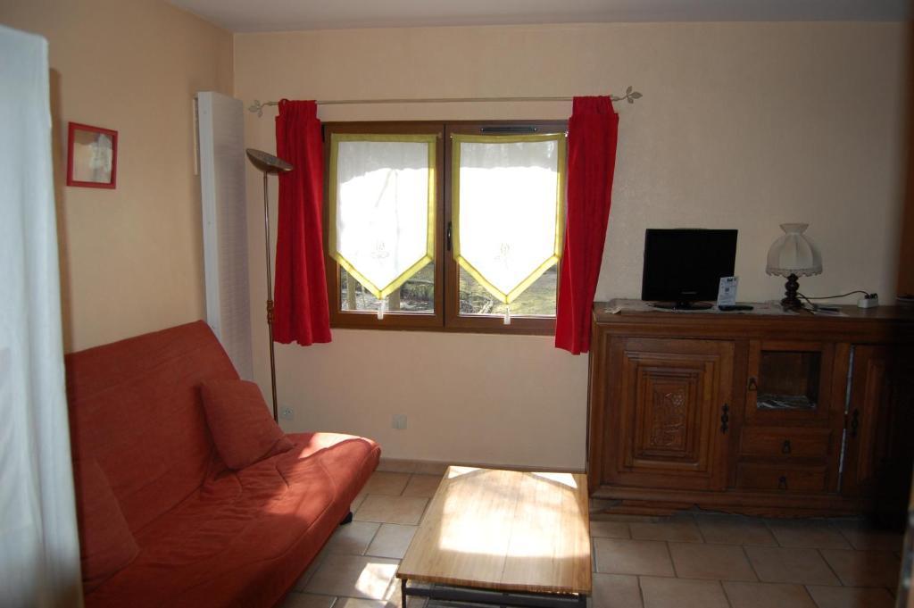 Auberge Du Bord Des Eaux - Demi-Pension Assuree Sur Reservation Saint-Amand-les-Eaux Oda fotoğraf