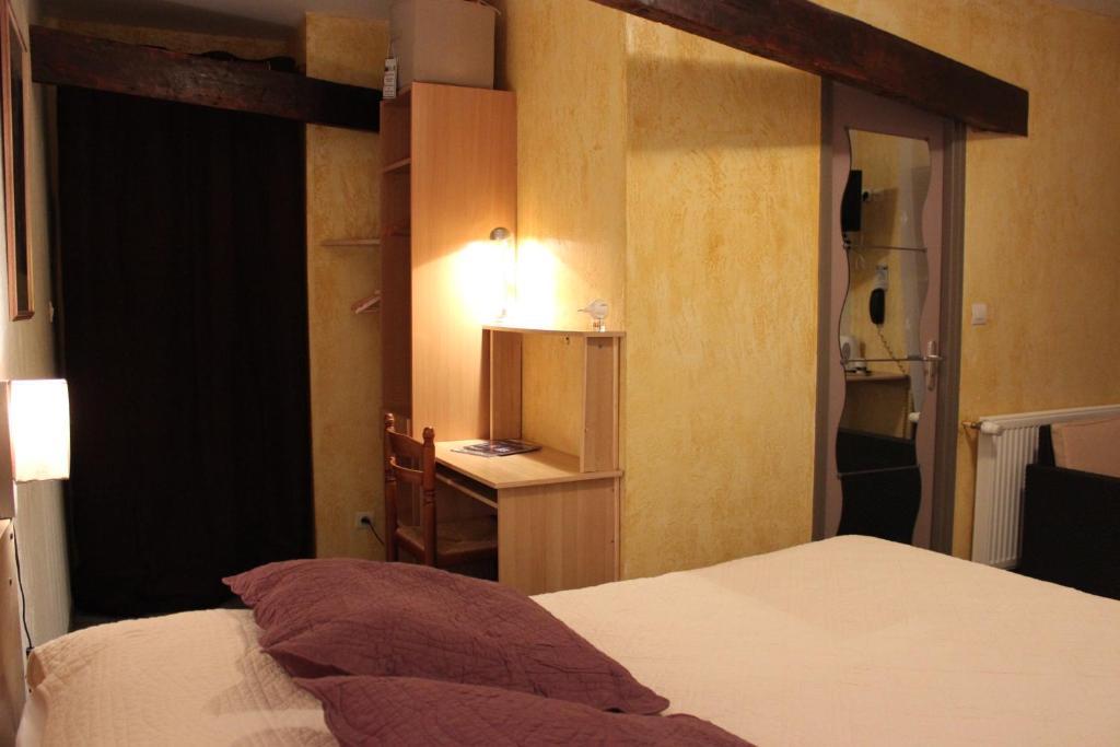 Auberge Du Bord Des Eaux - Demi-Pension Assuree Sur Reservation Saint-Amand-les-Eaux Dış mekan fotoğraf