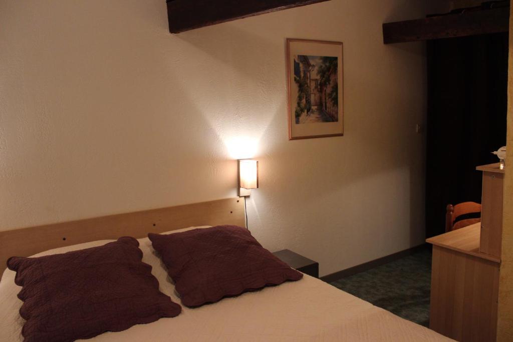Auberge Du Bord Des Eaux - Demi-Pension Assuree Sur Reservation Saint-Amand-les-Eaux Oda fotoğraf